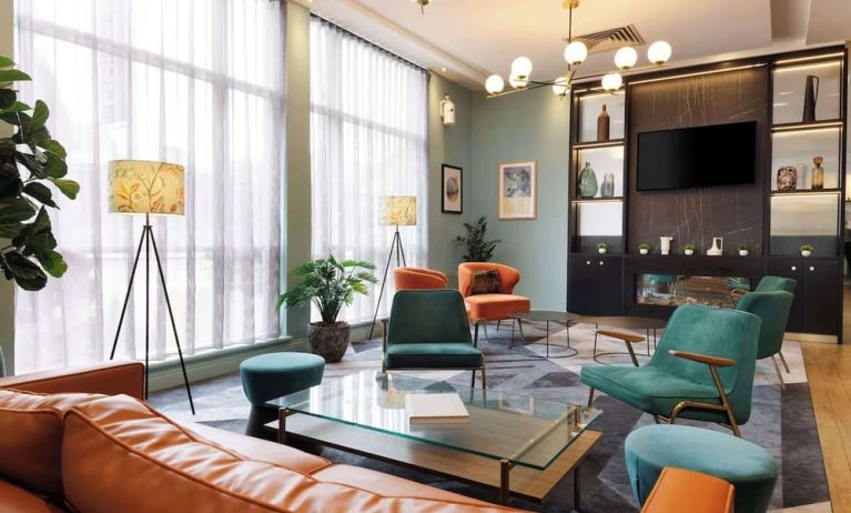 Lobby and coworking lounge at DoubleTree By Hilton London - Chelsea.