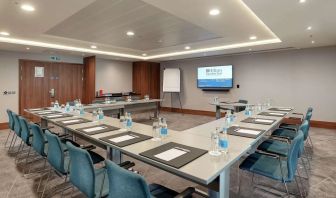 Professional meeting room at Hilton Garden Inn London Heathrow Terminals 2 And 3.