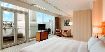 Day use room with natural light at Hilton London Paddington.