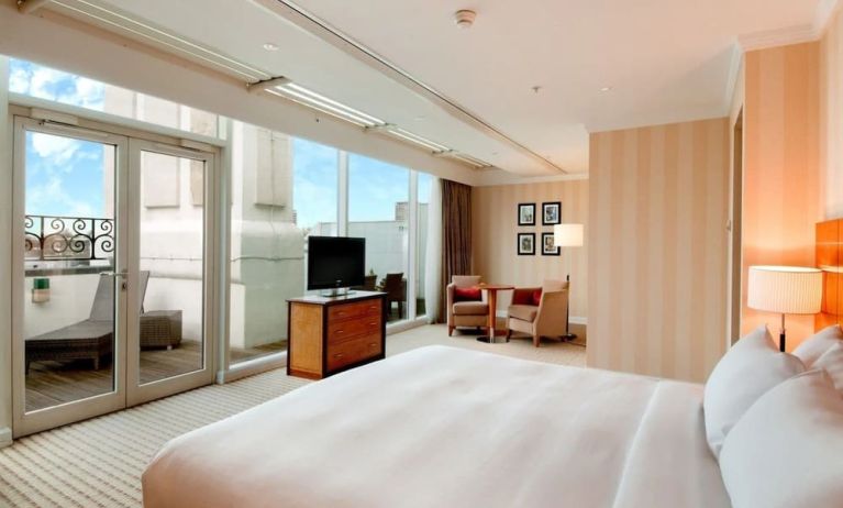 Day use room with natural light at Hilton London Paddington.