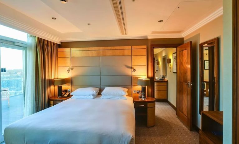 Day use room with natural light at Hilton London Paddington.