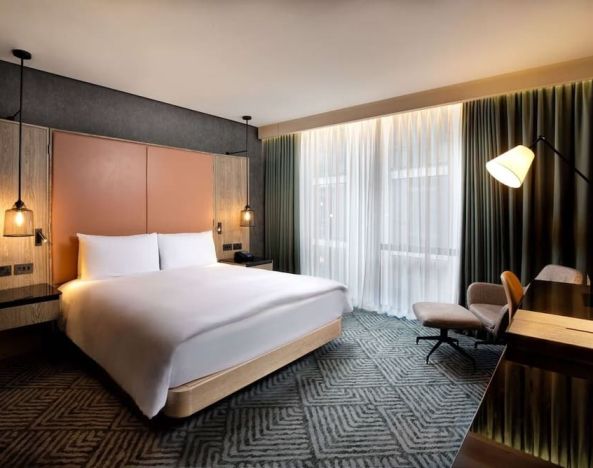 Day use room with natural light at Hilton London Bankside.