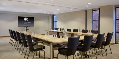 Professional meeting room at DoubleTree By Hilton Lincoln.