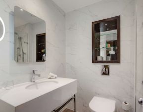 Guest bathroom with shower at Hilton London Euston.