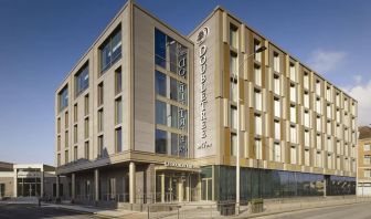 Hotel exterior at DoubleTree By Hilton Hull.