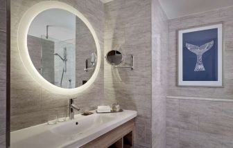 Guest bathroom with shower at DoubleTree By Hilton Hull.