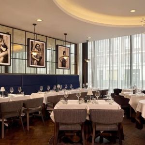 Dining area at DoubleTree By Hilton Hull.