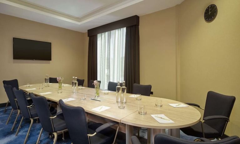 Professional meeting room at DoubleTree By Hilton Hull.