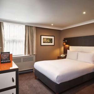 Day use room with natural light at DoubleTree By Hilton London - Ealing.