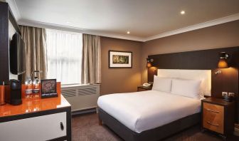 Day use room with natural light at DoubleTree By Hilton London - Ealing.