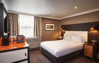 Day use room with natural light at DoubleTree By Hilton London - Ealing.