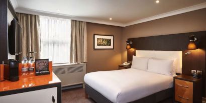 Day use room with natural light at DoubleTree By Hilton London - Ealing.