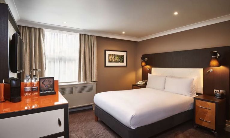 Day use room with natural light at DoubleTree By Hilton London - Ealing.