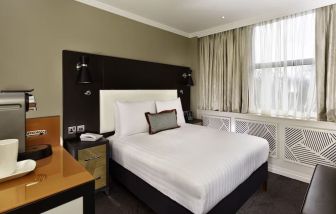 Day use room with coffee maker at DoubleTree By Hilton London - Ealing.
