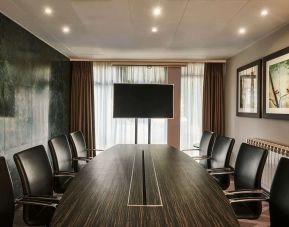 Professional meeting room at DoubleTree By Hilton London - Ealing.
