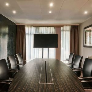 Professional meeting room at DoubleTree By Hilton London - Ealing.
