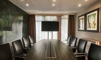 Professional meeting room at DoubleTree By Hilton London - Ealing.
