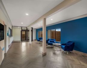 Lobby and hotel entrance at Signature Inn Houston Galleria.