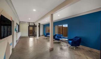 Lobby and hotel entrance at Signature Inn Houston Galleria.