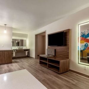 Spacious day room with TV at Signature Inn Houston Galleria.