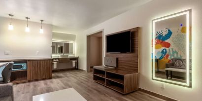 Spacious day room with TV at Signature Inn Houston Galleria.