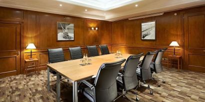 Professional meeting room at DoubleTree By Hilton Southampton.
