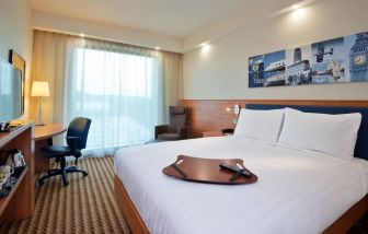 Day use room with natural light at Hampton By Hilton London Luton Airport.