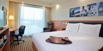 Day use room with natural light at Hampton By Hilton London Luton Airport.