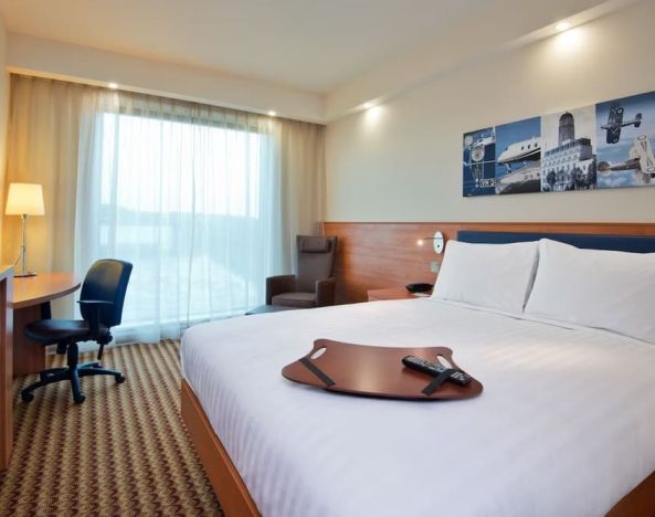 Day use room with natural light at Hampton By Hilton London Luton Airport.