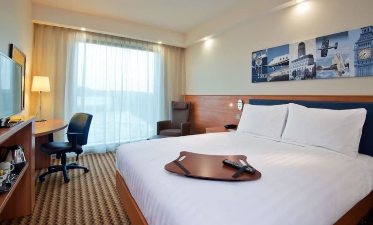 Day use room with natural light at Hampton By Hilton London Luton Airport.