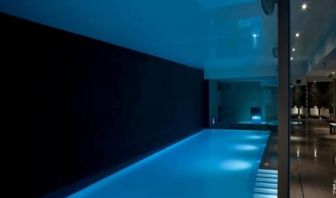 Refreshing indoor pool at DoubleTree By Hilton Hotel & Spa Chester.