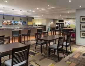 Dining area perfect for coworking at Hilton London Kensington.
