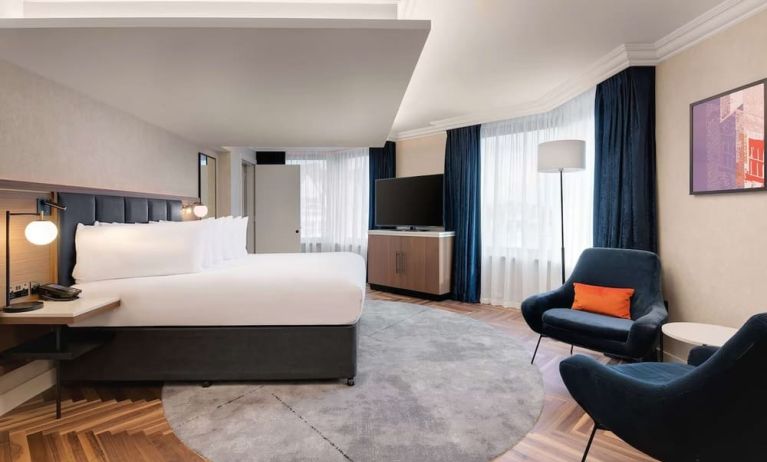 Spacious day use room at Hilton London Metropole. 