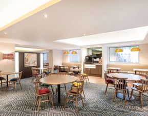 Dining area perfect for coworking at Hampton By Hilton Sheffield.