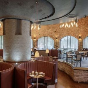 Industrial-chic dining area at DoubleTree By Hilton Bristol City Centre. 
