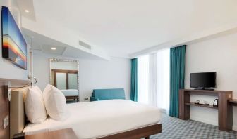 Day room with natural light at Hampton By Hilton London Stansted Airport.