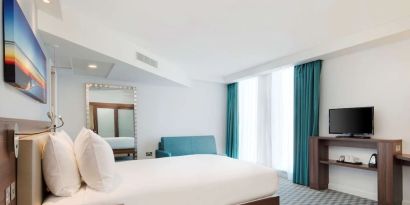 Day room with natural light at Hampton By Hilton London Stansted Airport.