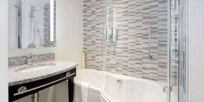 Day room with private bathroom at Hampton By Hilton London Stansted Airport.