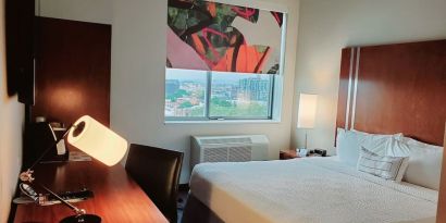 Day use room with natural light at Fairfield Inn & Suites New York Brooklyn.