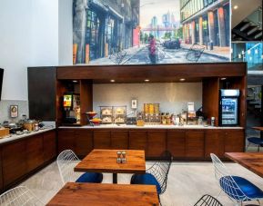 Dining area at Fairfield Inn & Suites New York Brooklyn.