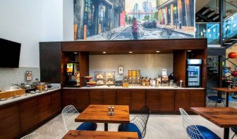 Dining area at Fairfield Inn & Suites New York Brooklyn.