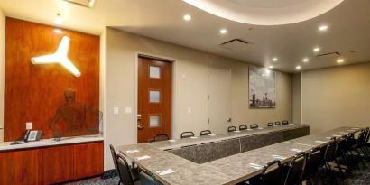 Professional meeting room at Fairfield Inn & Suites New York Brooklyn.