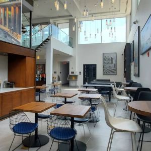 Dining area at Fairfield Inn & Suites New York Brooklyn.