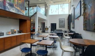 Dining area at Fairfield Inn & Suites New York Brooklyn.