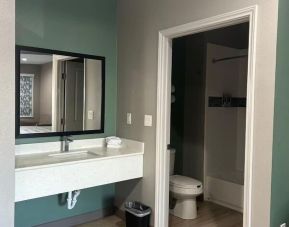 King room with private bathroom at Express Inn - Richey.