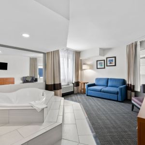 Jacuzzi room at Comfort Inn & Suites Nashville.