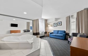 Jacuzzi room at Comfort Inn & Suites Nashville.