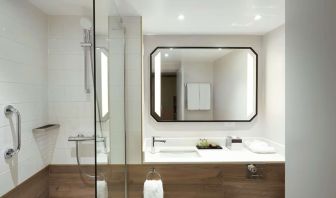 Guest bathroom with shower at Hilton Cobham.