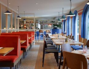 Dining area perfect for coworking at Hilton Cobham.