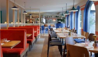 Dining area perfect for coworking at Hilton Cobham.